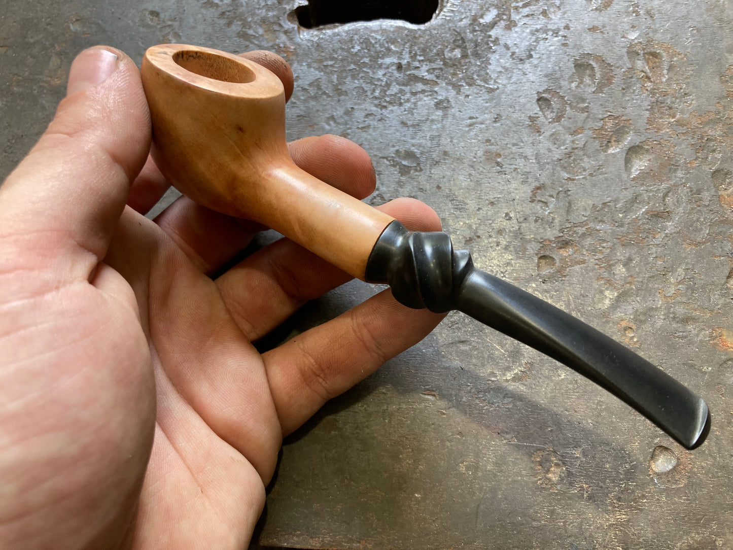 Briar pipe, “designer bulldog”
